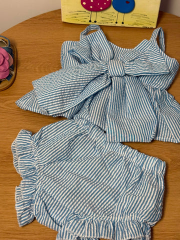 Completo azzurro con fiocco