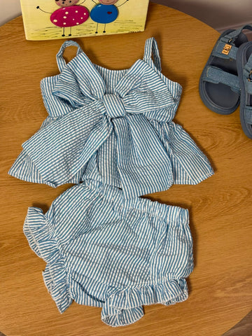 Completo azzurro con fiocco
