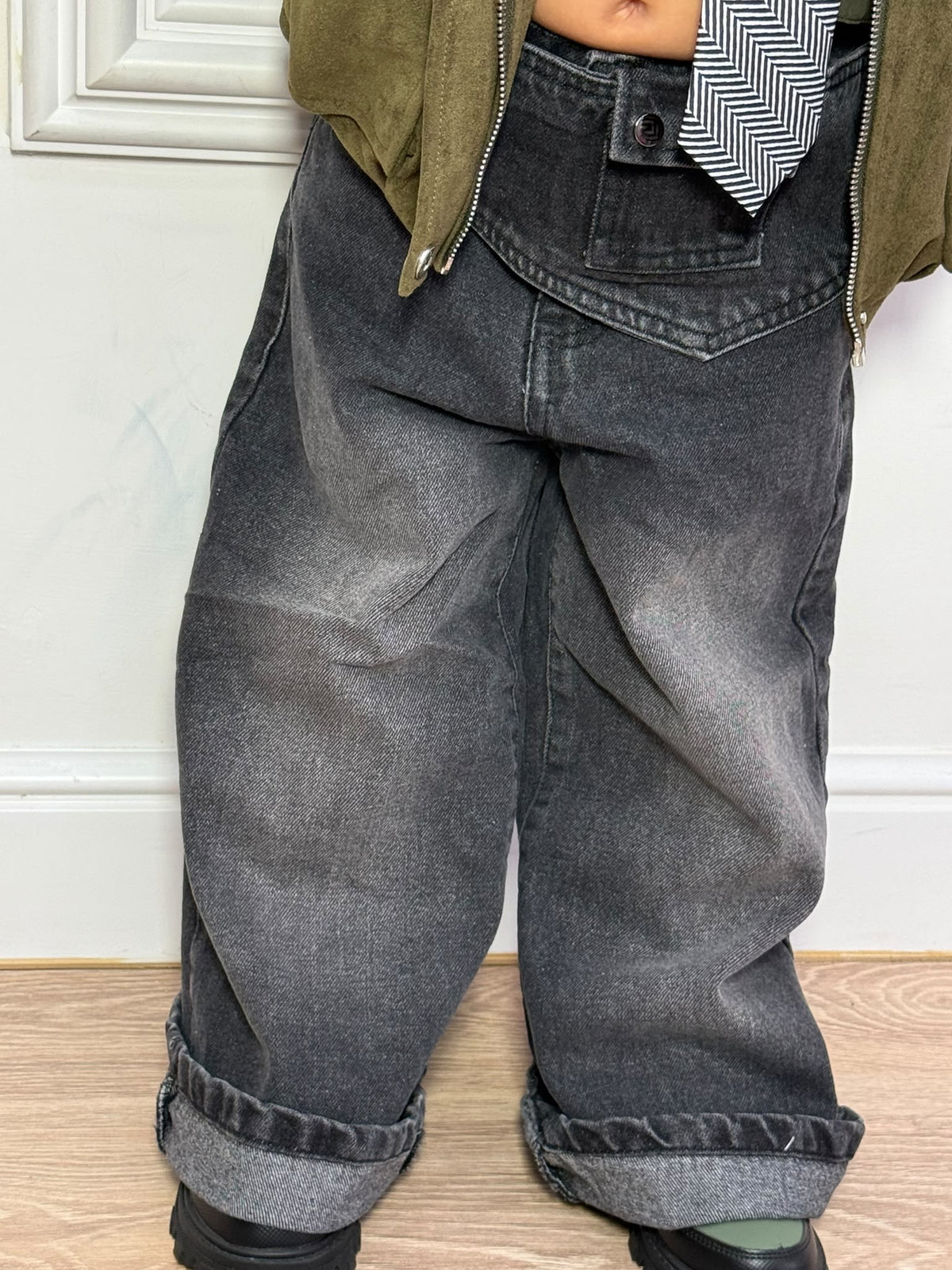 Jeans Balloon Overlap Front Detail