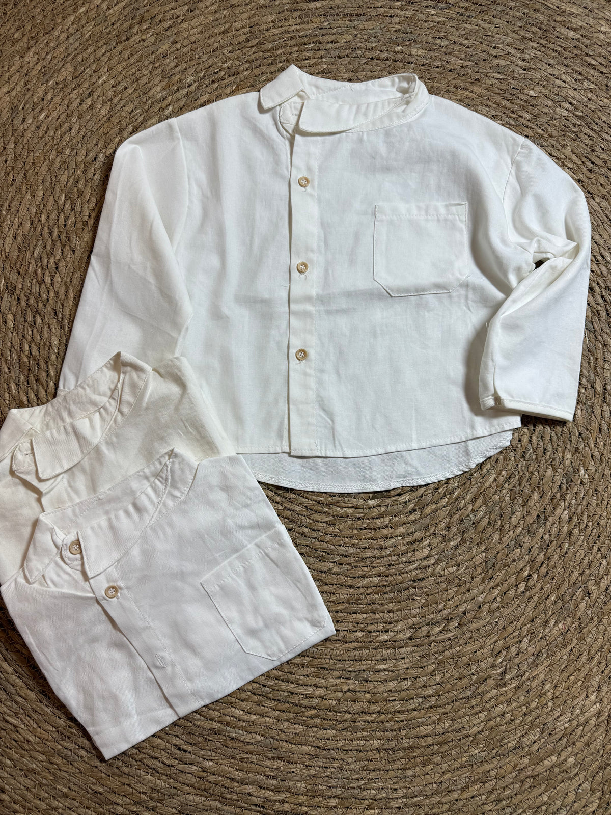 Camisa de cuello asimétrico