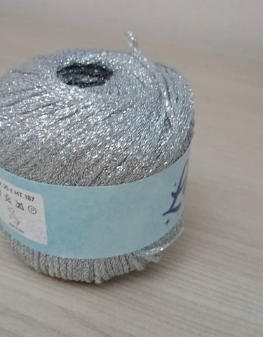 PRE-ORDINE Cappello fatto a mano in filato (5 giorni lavorativi)